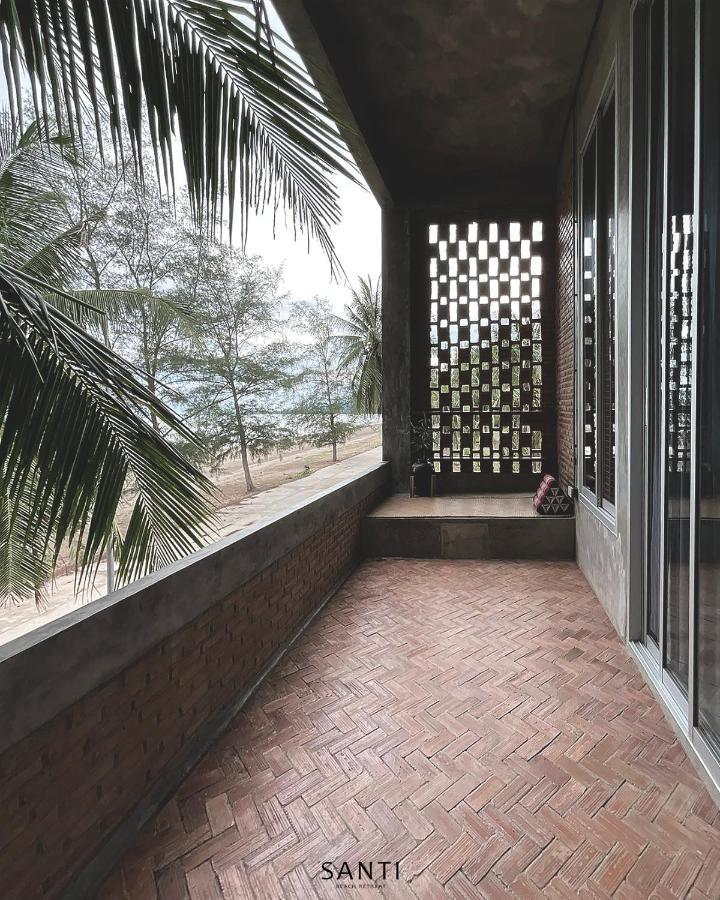 Santi Beach Retreat Chumphon Exterior foto