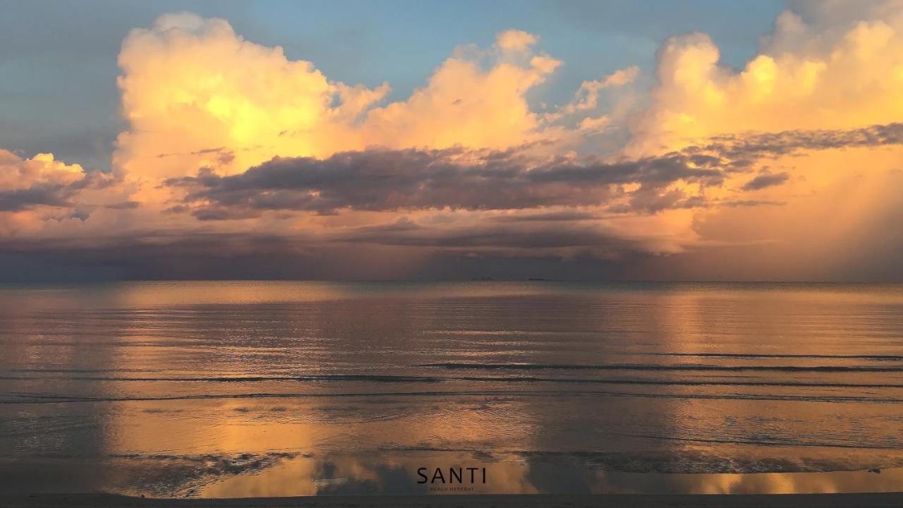Santi Beach Retreat Chumphon Exterior foto
